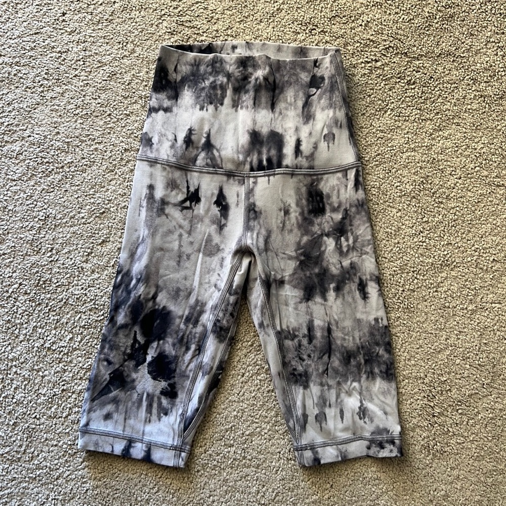 Like new Lululemon SHR Align short 2 10”